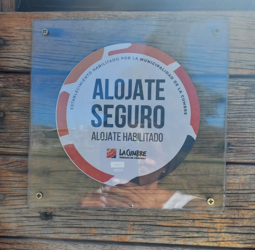 El cartel de establecimiento habilitado por la Municipalidad de La Cumbre, en el complejo